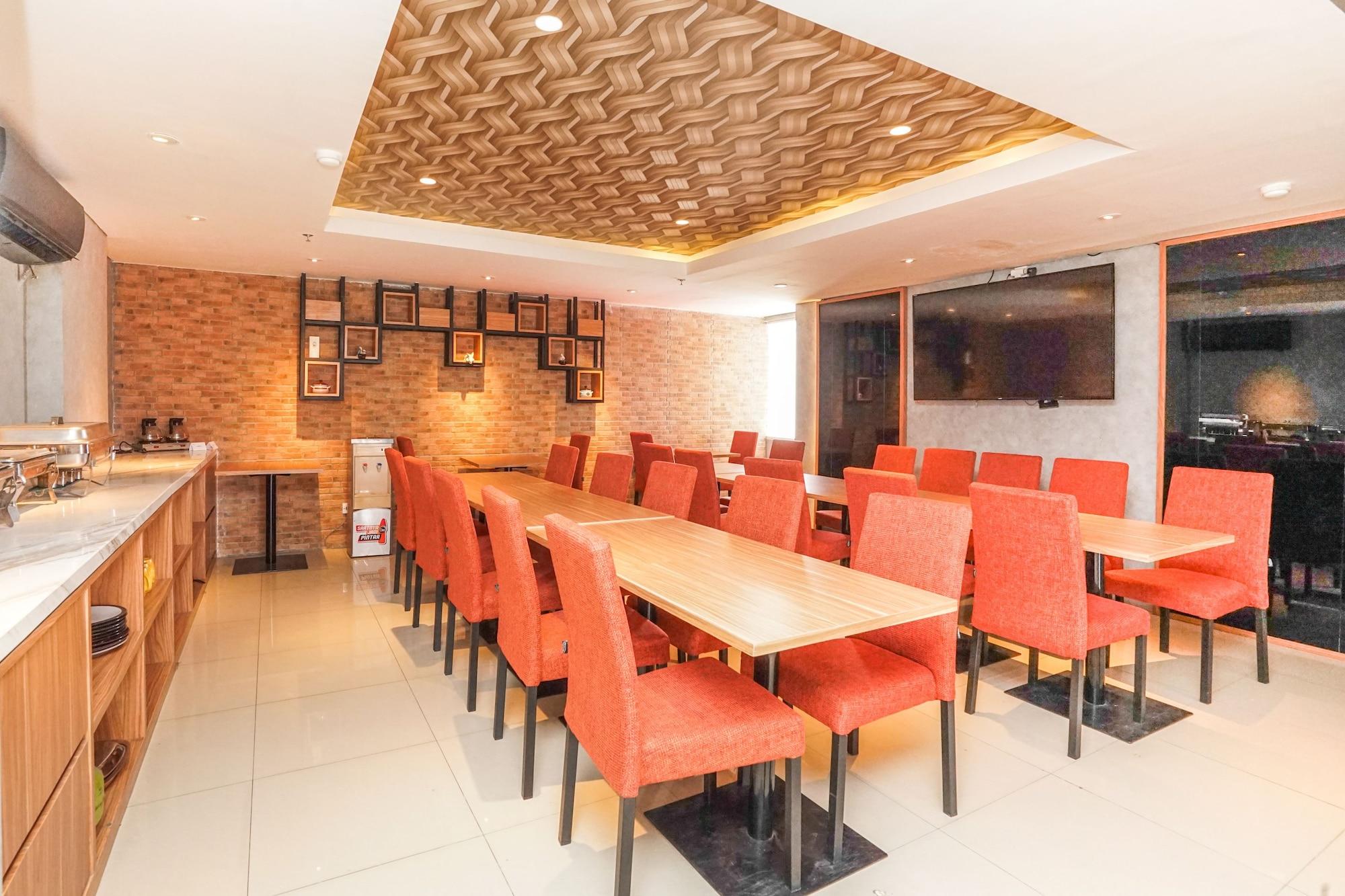 Super Oyo Capital O 91962 Pavilion Permata Σουραμπάγια Εξωτερικό φωτογραφία